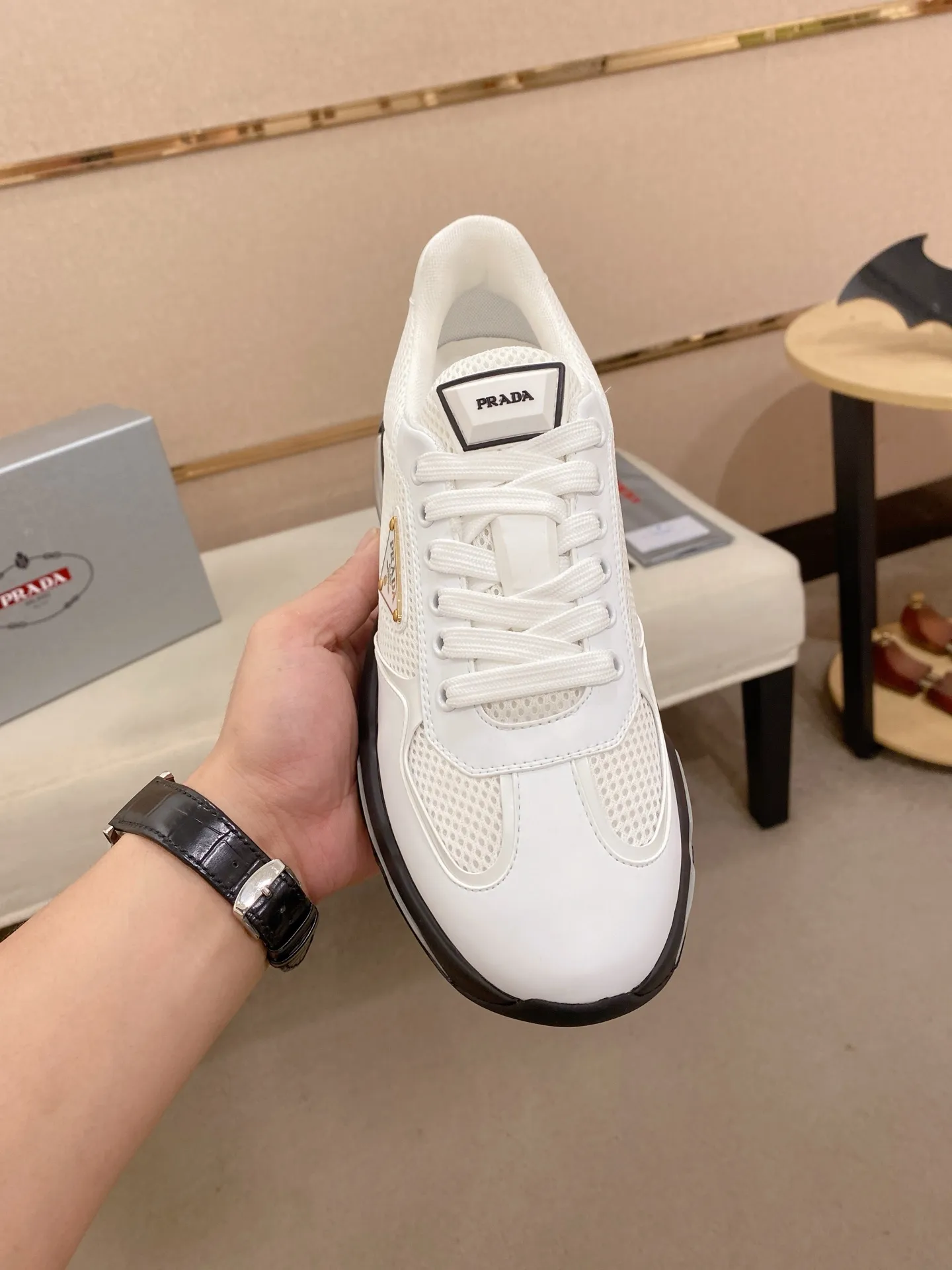 Factory price 660💰 ✔️✔️✔️High version High-quality new PRADA (Prada) counters are on the market at the same time, new men's shoes, 😘fabrics imported first-layer cowhide and mesh fabrics, purely handmade. Lining: Full cowhide lining. 👍🏿 High-end ☄️ air-cushion molded anti-slip rubber outsole, exquisite lines, simple and elegant, comfortable and high-end for leisure travel. Code number: 38 to 45